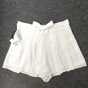 NEW Aritzia white skort size 6